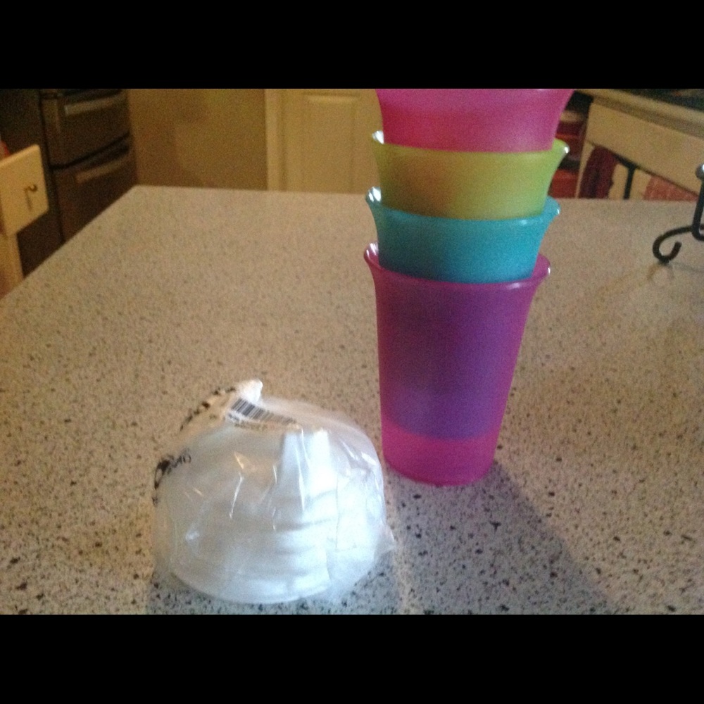 New set tumbler with 4 domed w sipper seal